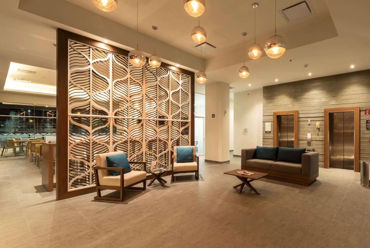 Microtel Inn & Suites By Wyndham Guadalajara Sur Palomar Extérieur photo