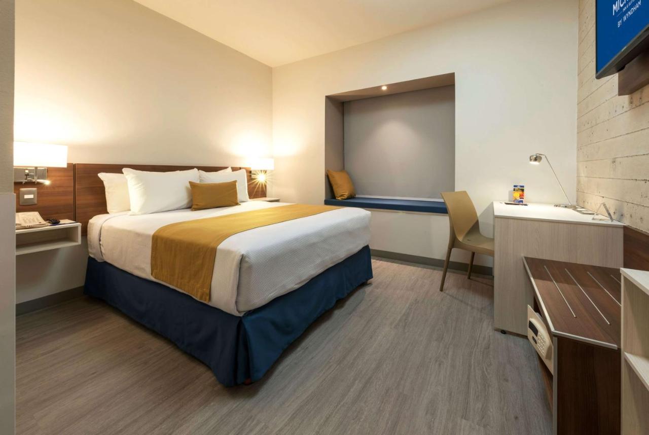 Microtel Inn & Suites By Wyndham Guadalajara Sur Palomar Extérieur photo