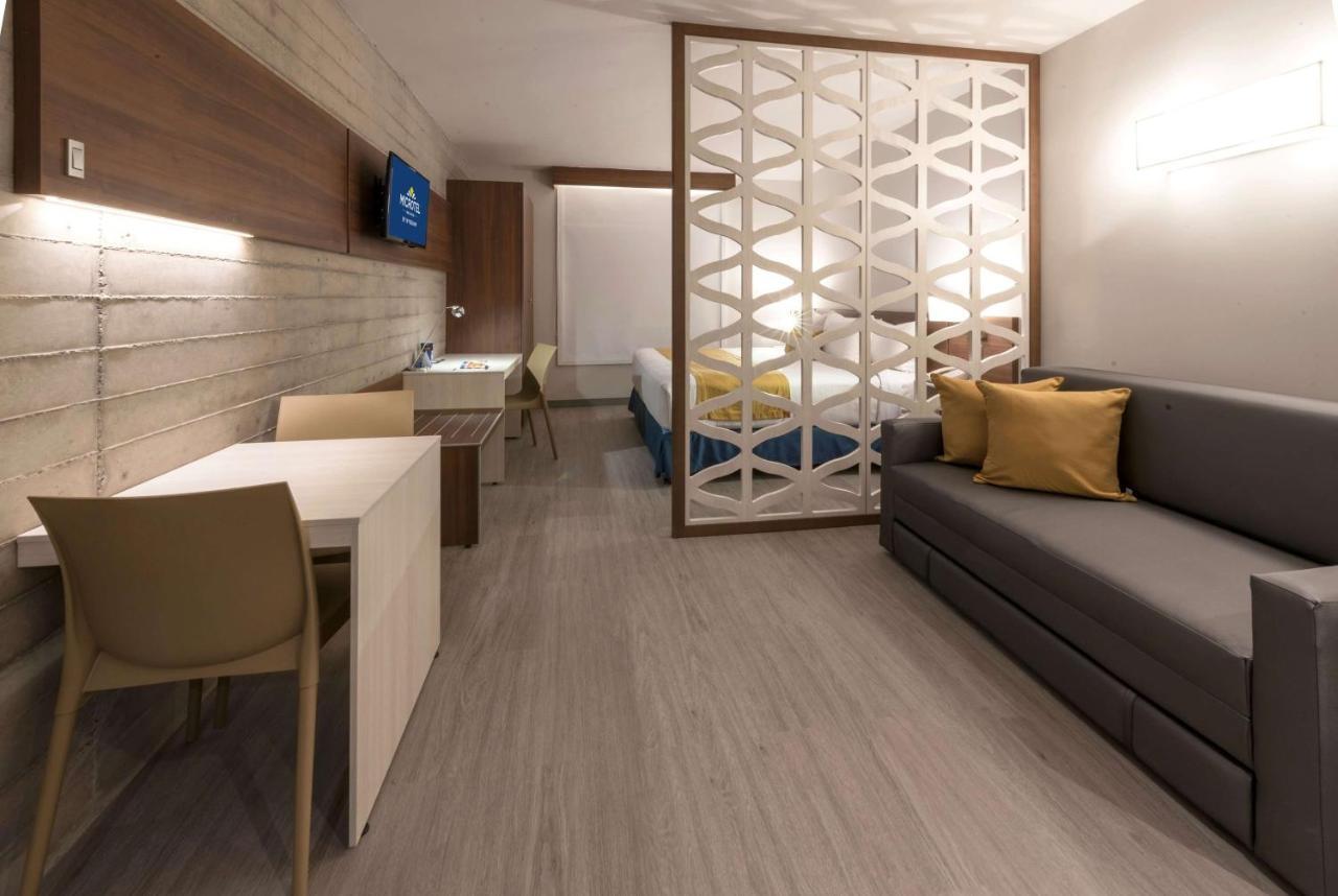 Microtel Inn & Suites By Wyndham Guadalajara Sur Palomar Extérieur photo