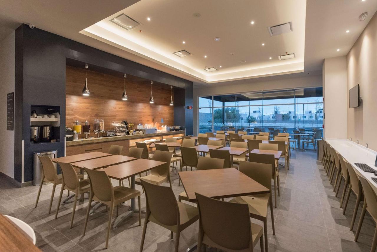 Microtel Inn & Suites By Wyndham Guadalajara Sur Palomar Extérieur photo